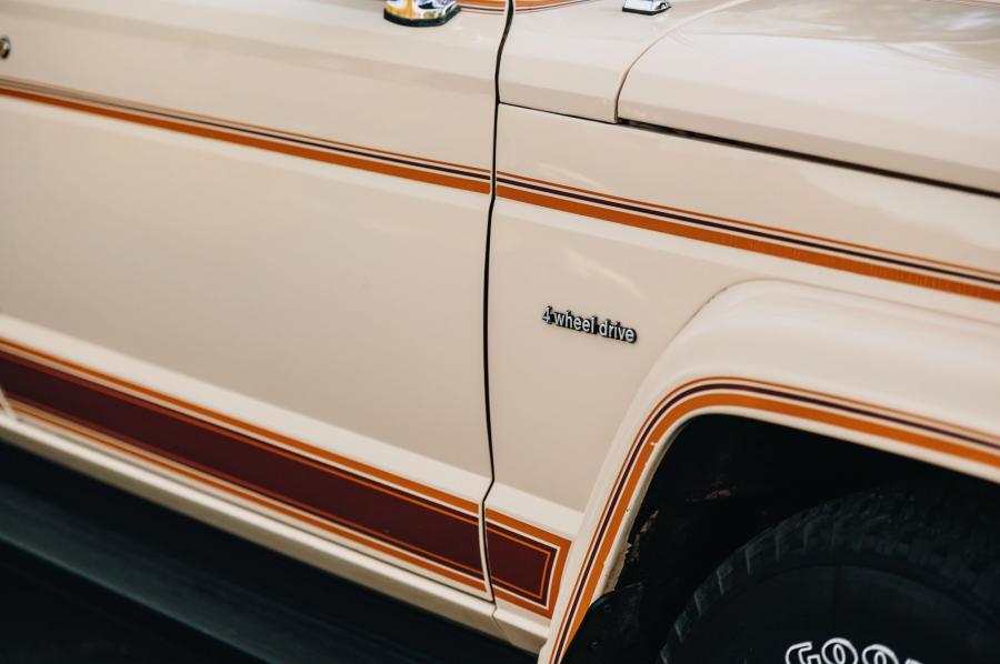 Детали экстерьера Jeep Cherokee Laredo (SJ) 1983 года  (фото 35 из 78)